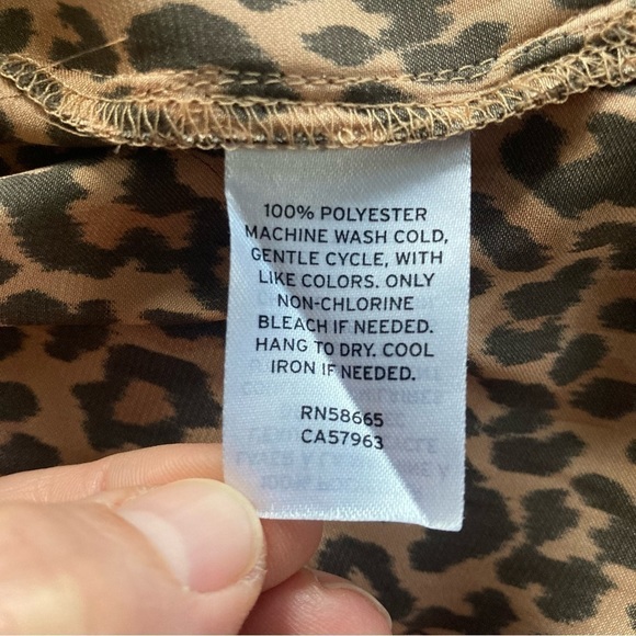 SOMETHING Navy leopard print silky button up blouse. Size M - Picture 6 of 8